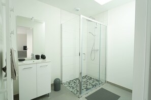 Hair dryer, towels - Clos des Sables B24 - Two Bedroom Apartment, Sleeps 4 (Les Herbiers)