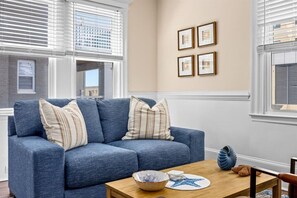 TV, offices - Luxury Beach Block | Sauna + Cold Plunge + Hot Tub (Ventnor City)