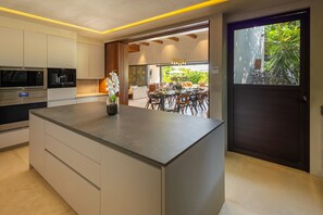 Dining - Ultra-Luxe 5BR Retreat • Private Pool • Golf Cart (Corral del Risco)