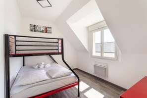 Bügeleisen/Bügelbrett, kostenloses WLAN, Bettwäsche