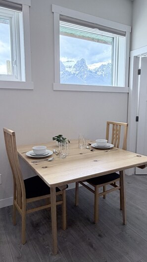 Dining - Mountain Views | 1-Bed Loft | Steps to Downtown (Canmore)