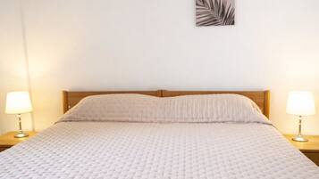 1 dormitorio, tabla de planchar con plancha, cuna de viaje y wifi gratis