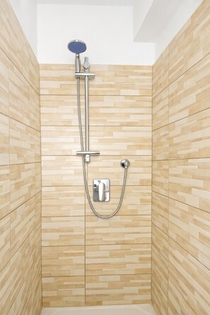 Shower, hair dryer, bidet, towels - Pool & Sea House Vittoria - Wi-Fi, A/C, Sea View Aeolian (Furnari)
