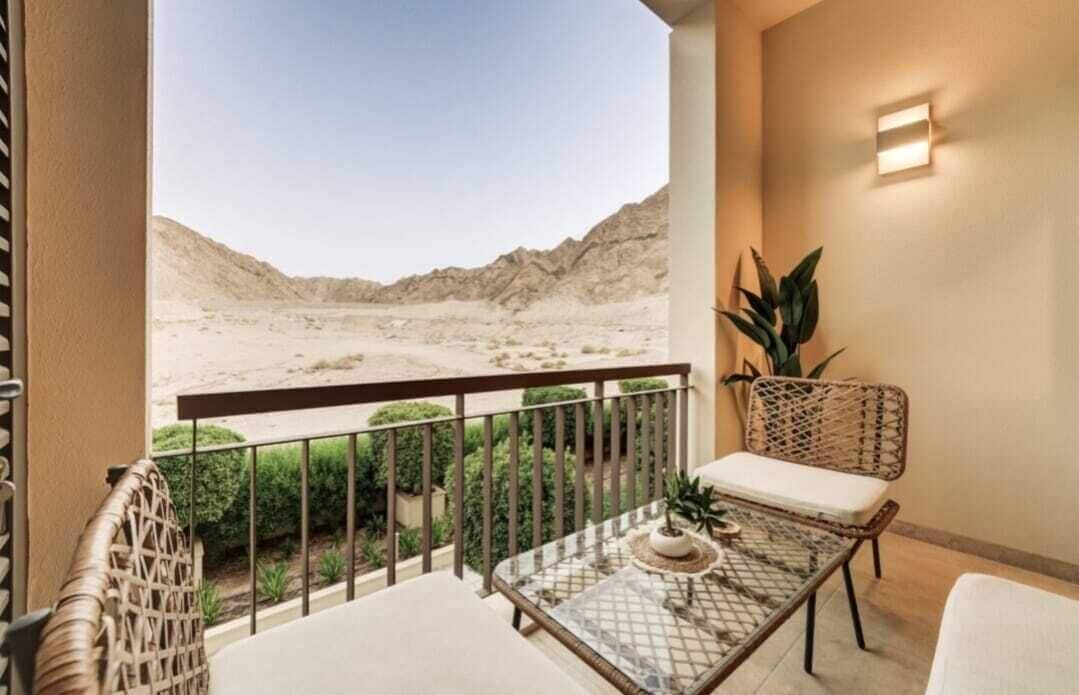 Suite Luxe, balcon, vue montagne | Enceinte de l’hébergement