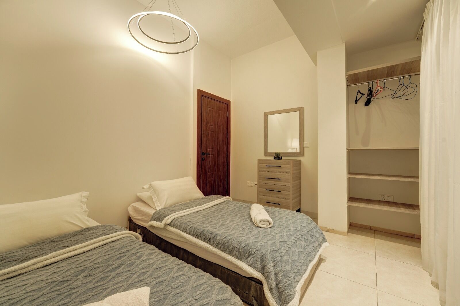 Luxury Apartment, Balcony, Mountain View | Egyptian cotton sheets, premium bedding, memory foam beds, minibar