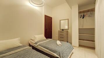 Luxury Apartment, Balcony, Mountain View | Egyptian cotton sheets, premium bedding, memory foam beds, minibar