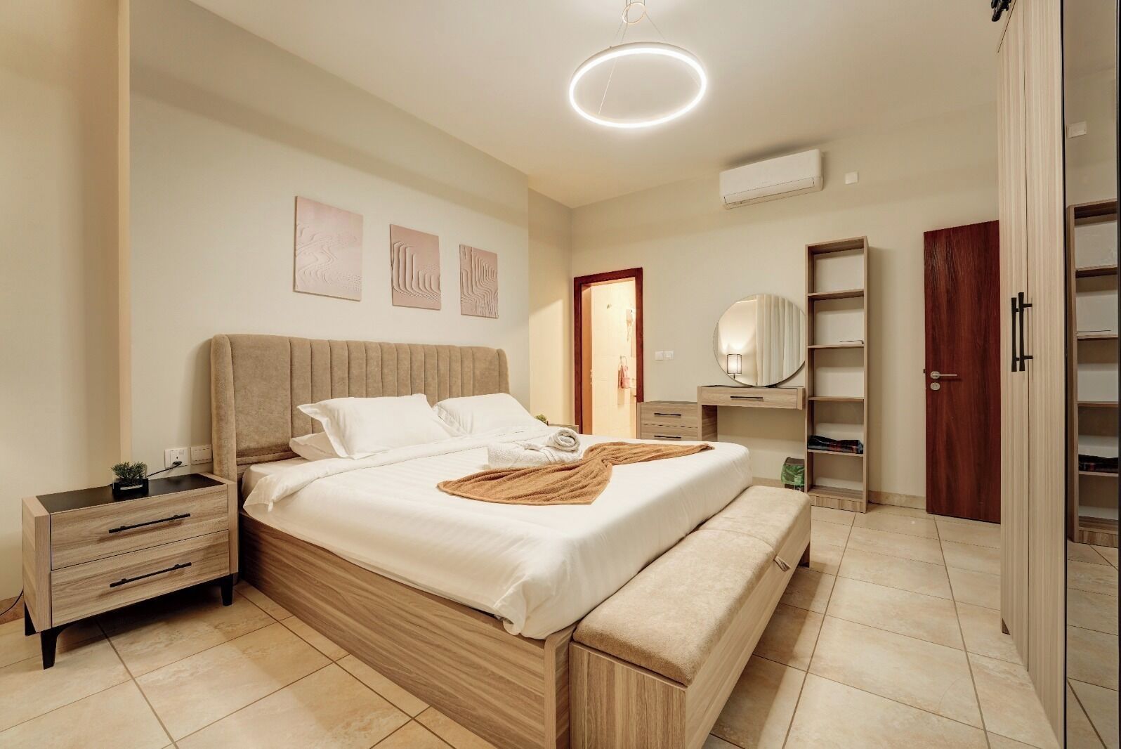 Luxury Apartment, Balcony, Mountain View | Egyptian cotton sheets, premium bedding, memory foam beds, minibar