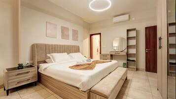 Luxury Apartment, Balcony, Mountain View | Egyptian cotton sheets, premium bedding, memory foam beds, minibar