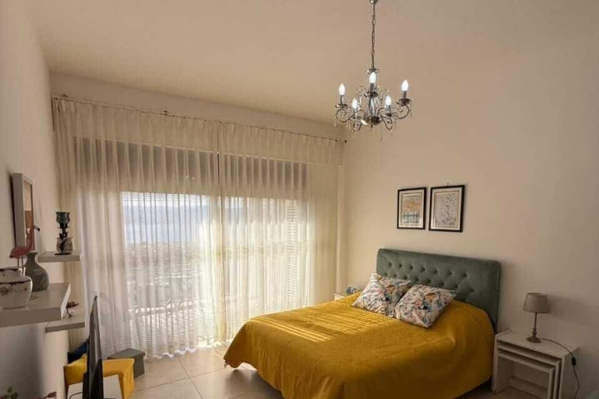 Luxury-Studio, Balkon | Wohnbereich | 43-Zoll-Smart-TV mit Satellitenempfang