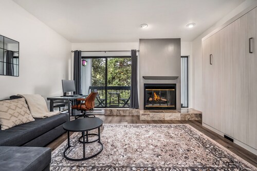 RiverSide Updated Beauty-Hot Tubs & Summer Pool