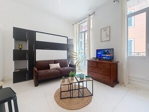 TV - URBAN 94 - T2 Elegance, Art of Living in the Historic Heart of Fréjus (Fréjus)