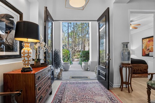3 bd 3 bth home in upscale Riverbend within walking distance to Okatie River