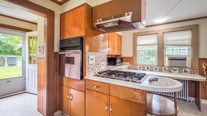 Private kitchen - Barnstable, Relaxing, Great Location, Clean! (Barnstable)