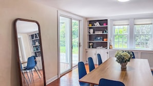 Dining - Barnstable, Relaxing, Great Location, Clean! (Barnstable)