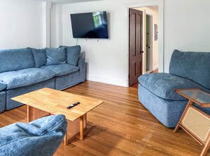 Living area - Barnstable, Relaxing, Great Location, Clean! (Barnstable)