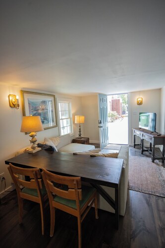 Harriss-James House Unit-B, .3 mi from Riverwalk in Historic Downtown Wilmington