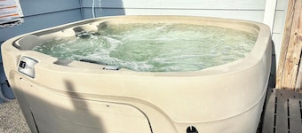 Anchor Point-Beach block- Hot Tub! 4 Bed- Fenced Yard- Badges, Chairs & More Inc