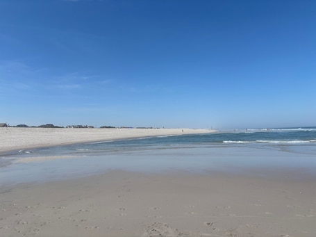 Beach nearby. Anchor Point-Beach block- Hot Tub! 4 Bed- Fenced Yard- Badges, Chairs & More Inc