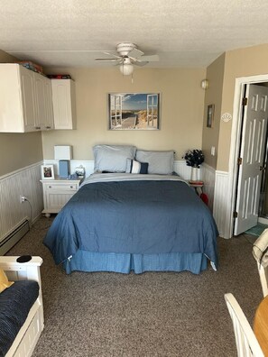 1 slaapkamer, een strijkplank/strijkijzer, wifi, beddengoed