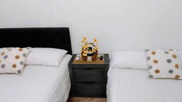 Iron/ironing board, WiFi, bed sheets