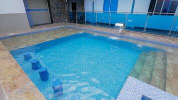 Piscine extérieure
