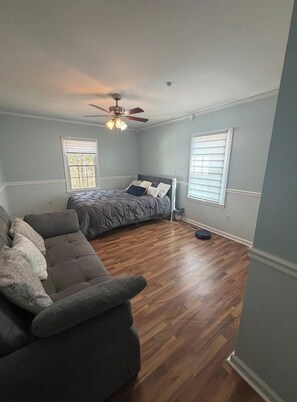 3 bedrooms, iron/ironing board, free WiFi, bed sheets