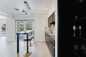 Coffee/tea maker, fridge, microwave, oven - Villa Velvet ~ Heated Pool, Jacuzzi, Game Room & Minutes to Beaches (Pembroke Pines)