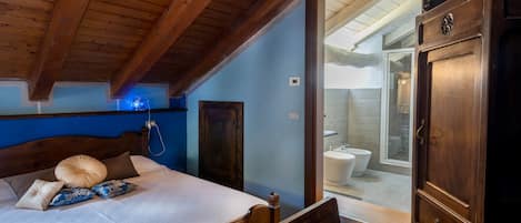 1 bedroom, desk, free WiFi, bed sheets