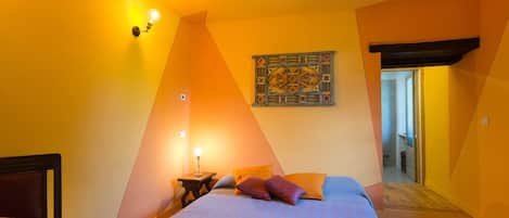 1 bedroom, desk, free WiFi, bed sheets