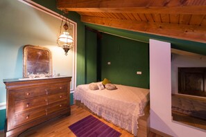 1 bedroom, desk, free WiFi, bed sheets