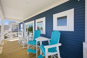 Terrace/patio - New OKI Build 3min Walk to Beach w/ Private Pool (Oak Island)
