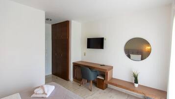 In-room safe, free WiFi