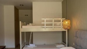 Triple Room | Safe på rommet og wi-fi (inkludert)