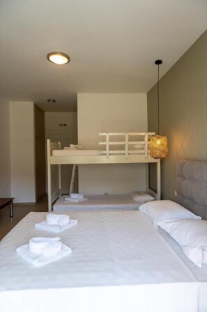 Triple Room | In-room safe, free WiFi - HOTEL ELINA (Karavostasi)