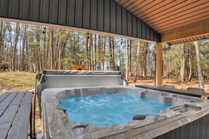 Outdoor spa tub - Hot Tub, Gameroom, Sauna, A-Frame, Lake w/ Beach (Albrightsville)