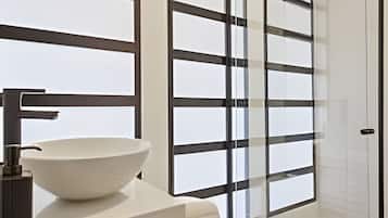 Studio | Bathroom