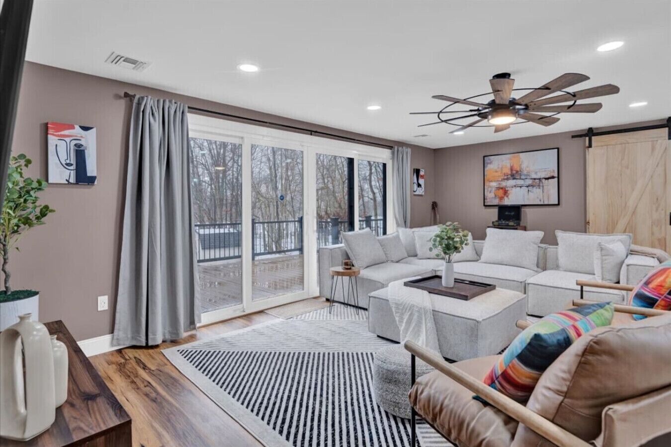 TV, fireplace, stereo