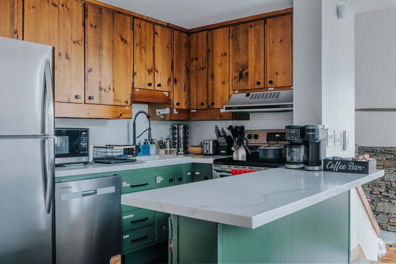 Fridge, microwave, stovetop, dishwasher