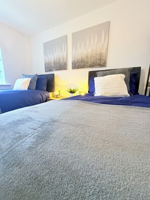 3 dormitorios, tabla de planchar con plancha, wifi gratis y ropa de cama