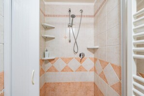 Shower, bidet, towels, shampoo - Casa Alessia by Rentbeat (Cisternino)