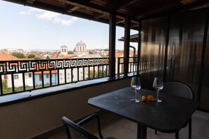 Camera Standard, vista città | Ristorazione all'aperto
