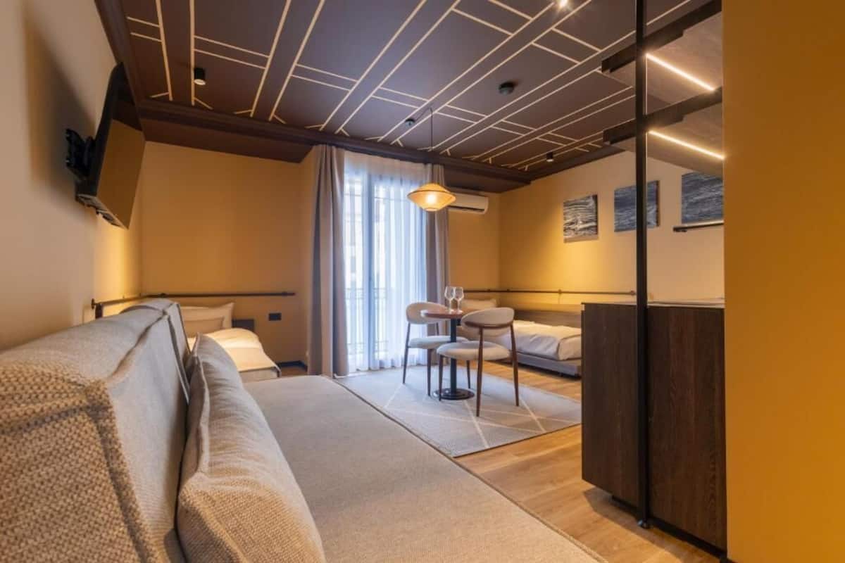 Deluxe Room, City View | Meja, ruang kerja komputer riba, langsir/tirai gelap terus 