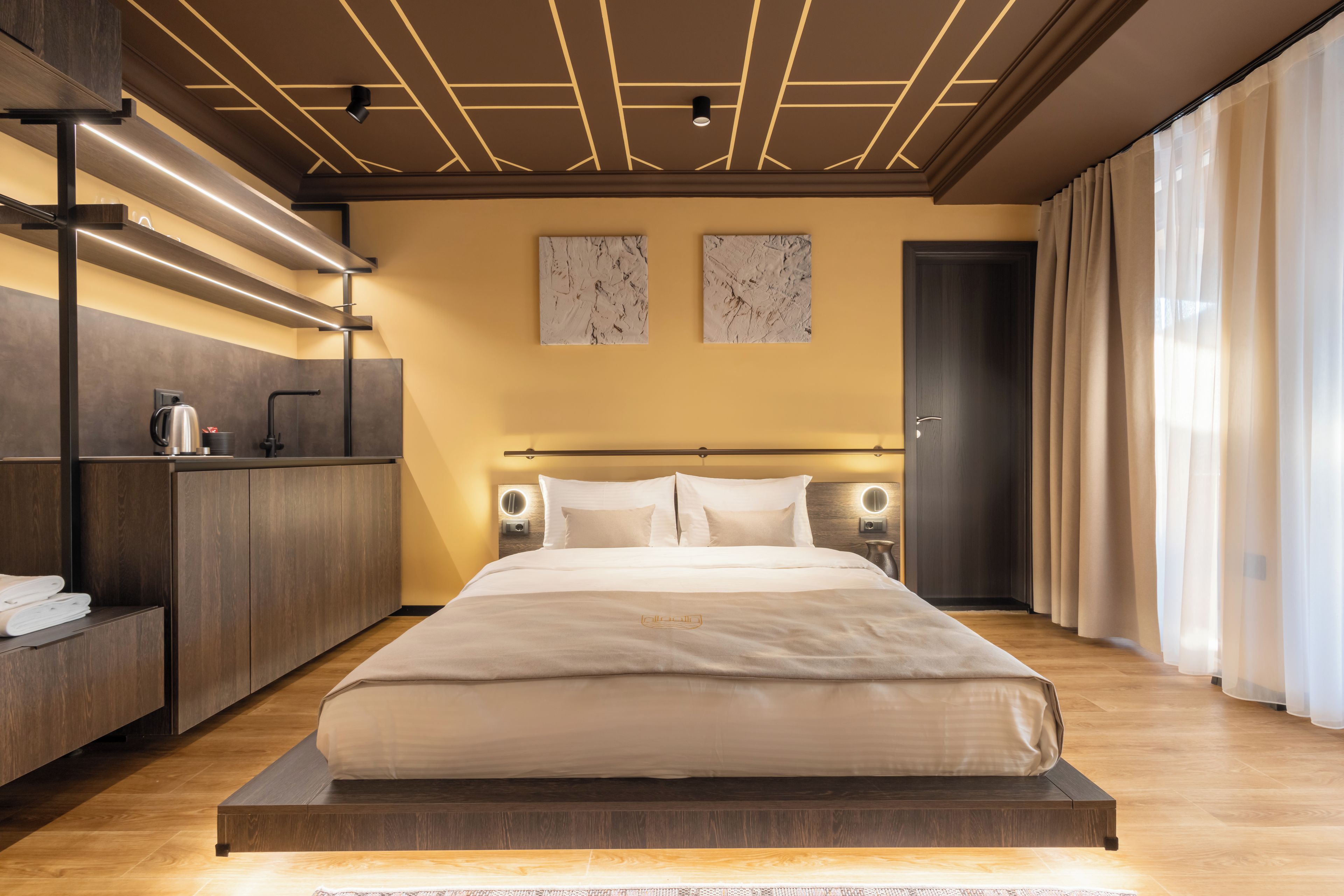 Panoramic Suite, City View | Desk, laptop workspace, blackout drapes, WiFi (free)