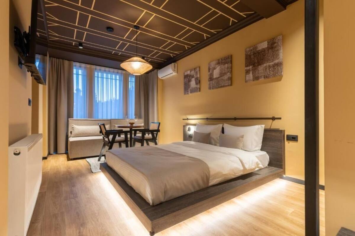 Deluxe Room, City View | Meja, ruang kerja komputer riba, langsir/tirai gelap terus 