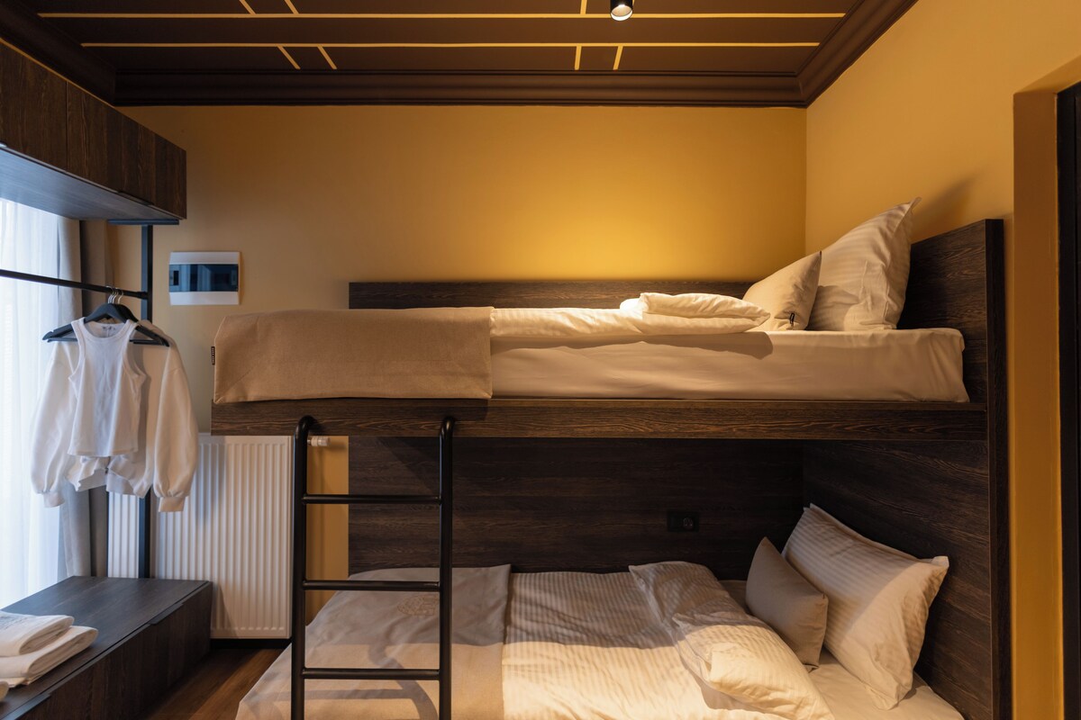 Estudio estándar | Escritorio, espacio para trabajar con un portátil, cortinas opacas
