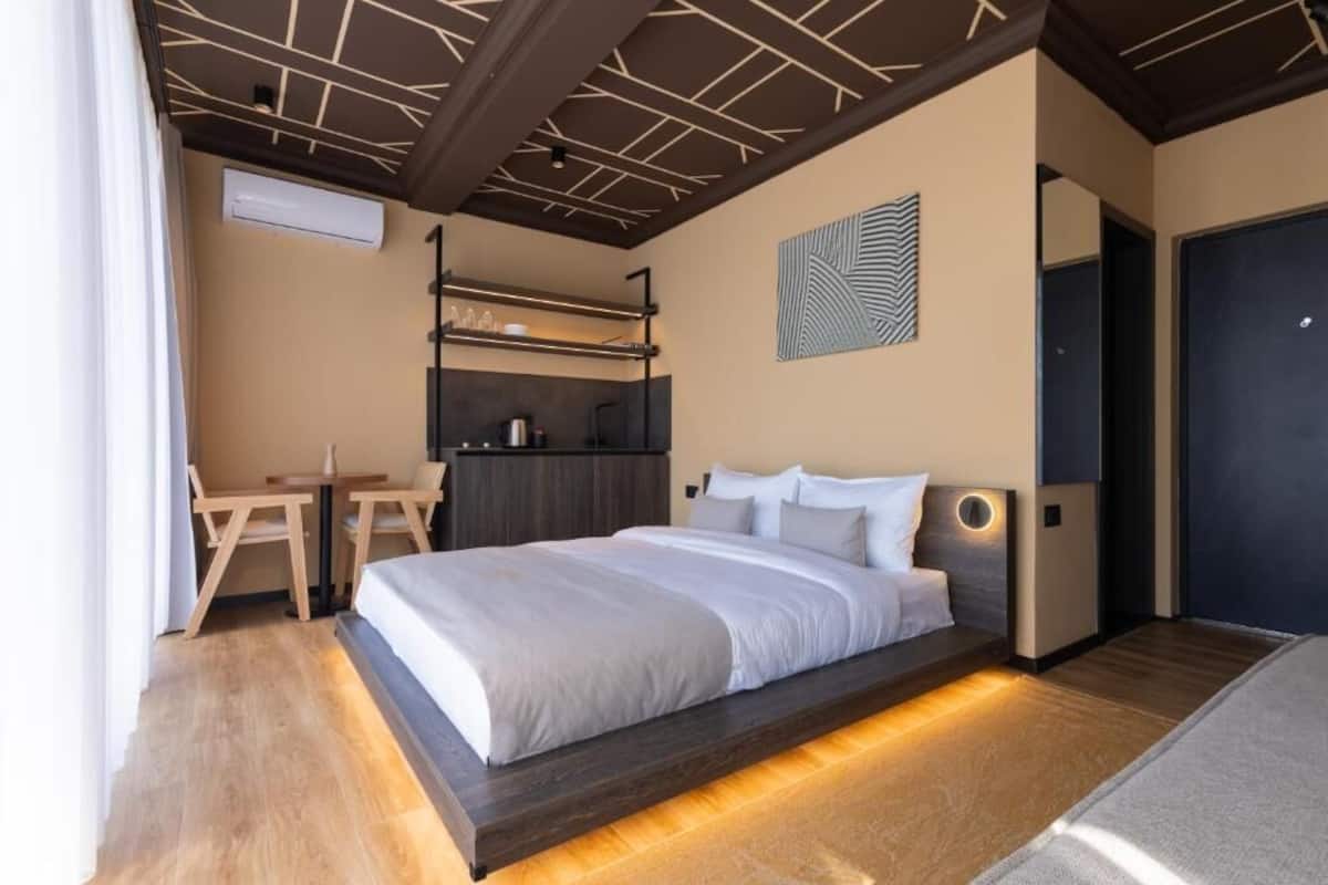 Deluxe Room, City View | Meja, ruang kerja komputer riba, langsir/tirai gelap terus 