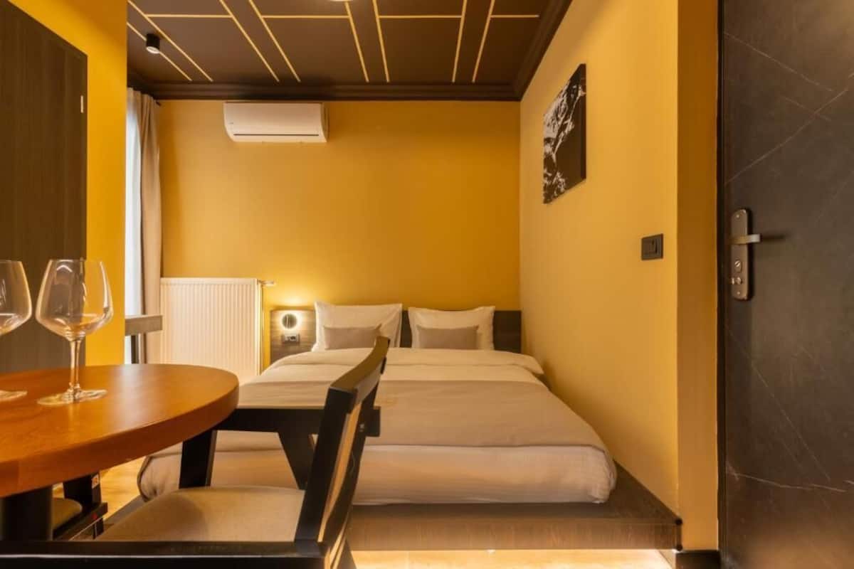 Comfort Room, City View | Meja, ruang kerja komputer riba, langsir/tirai gelap terus 