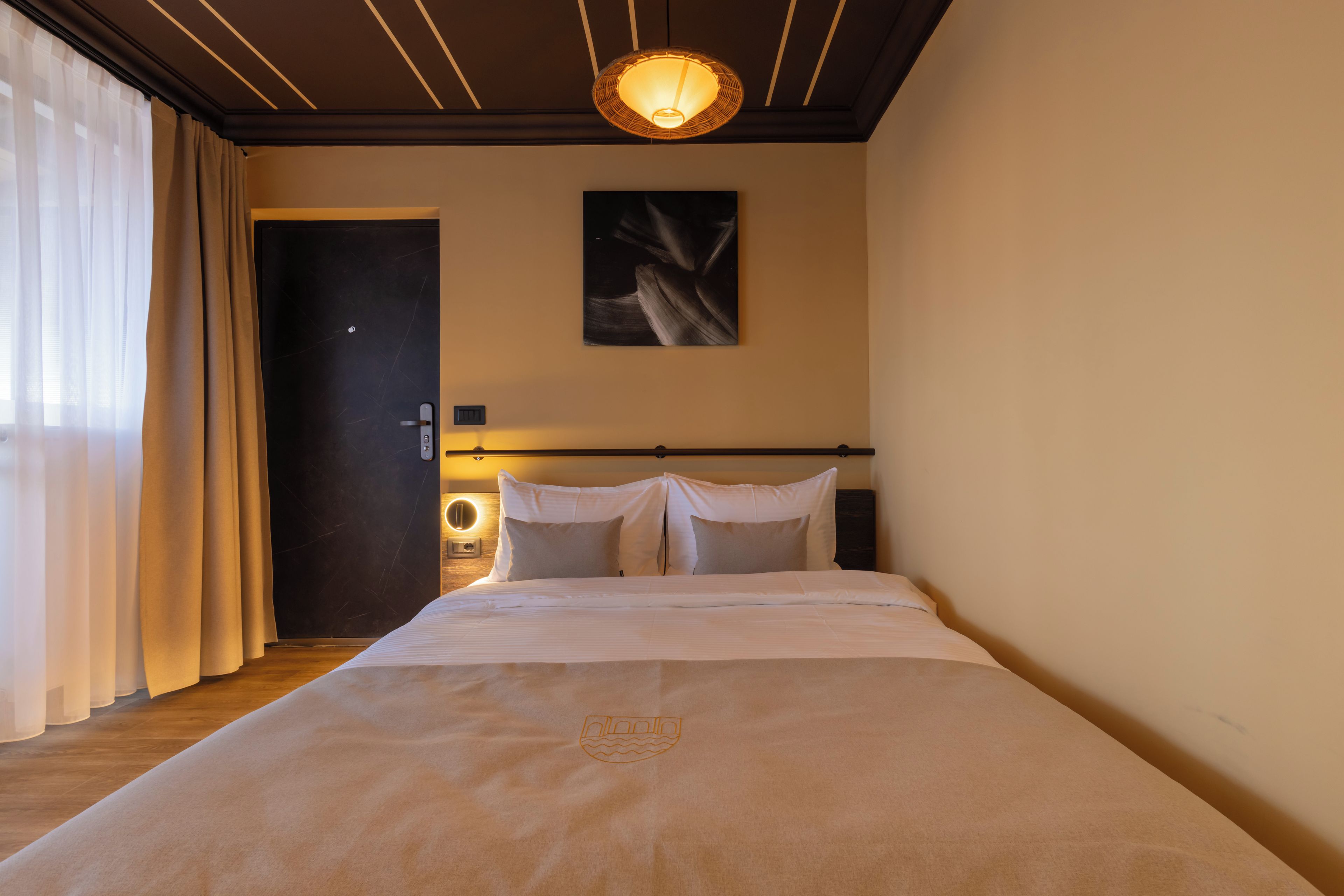 Standard Room, City View | Desk, laptop workspace, blackout drapes, WiFi (free)
