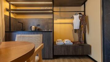 Classic Room, City View | Interior