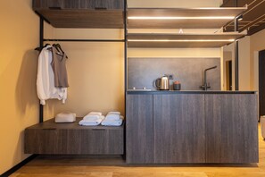 A modern bathroom with a built-in sink, a towel rack, and a mirror. - Agara Stays Prizren (Prizren)